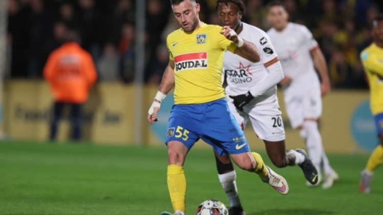 Tuur Dierckx signe à Deinze