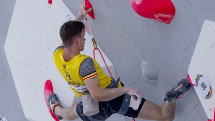 Hannes Van Duysen domine les qualifications en escalade de bloc à Budapest