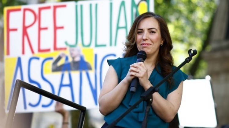 C'est enfin fini, réagit l'épouse de Julian Assange