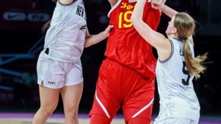 La jeune Chinoise Zhang Ziyu , nouvelle attraction féminine de la planète orange