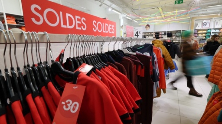 La météo, arbitre des soldes d'été qui débutent lundi