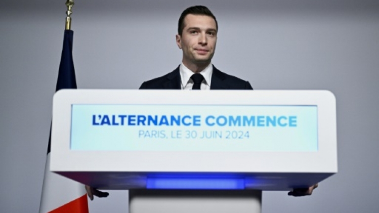 Législatives: après le tour de force du RN, l'heure des tractations pour le second tour