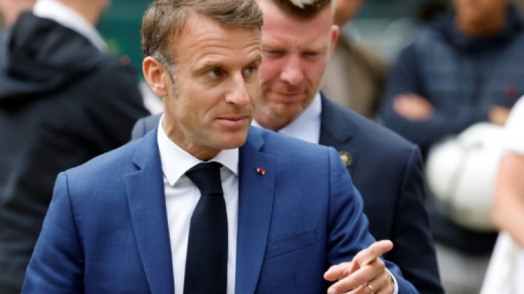 Macron demande aux forces politiques républicaines de s'accorder, la gauche scandalisée