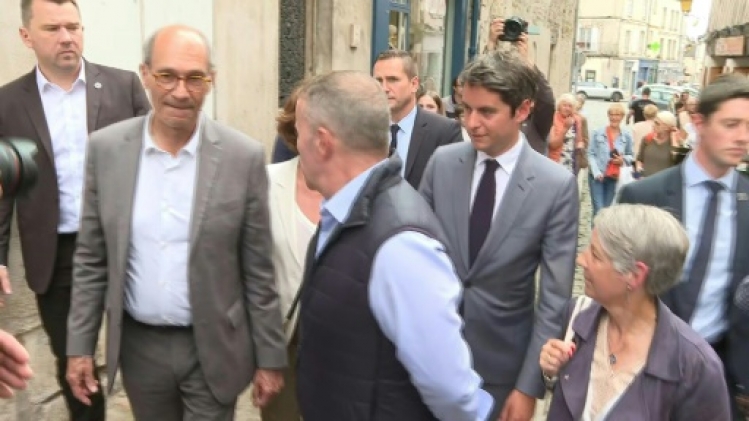 Législatives: après les désistements, l'enjeu des reports de voix avant une coalition loin de faire consensus