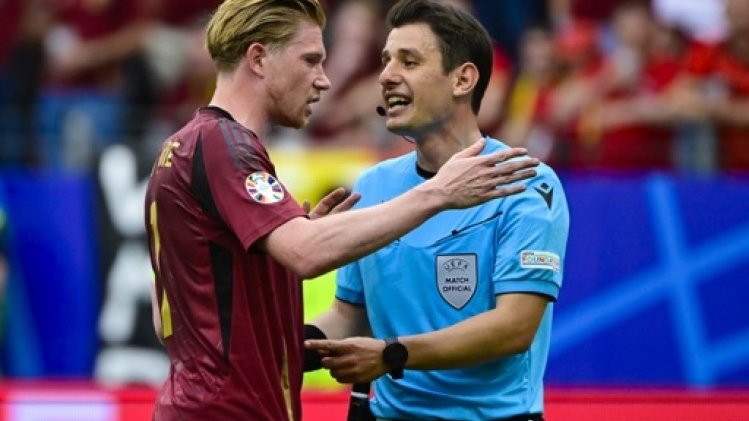 Le dialogue exclusif entre arbitres et capitaines étendu à toutes les compétitions