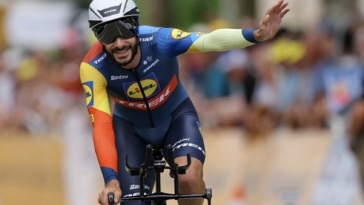 Julien Bernard reçoit une amende pour avoir salué sa famille pendant la course