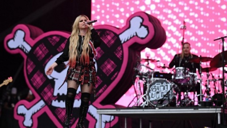 La grande foule pour applaudir Avril Lavigne