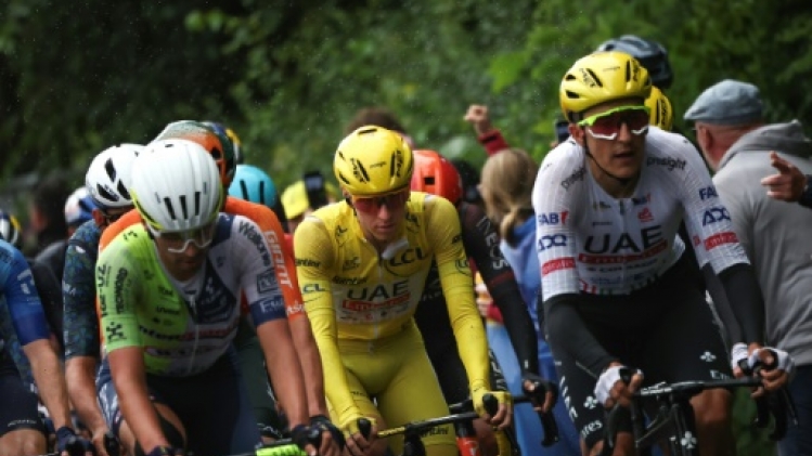 Tour de France: les favoris à l'épreuve des chemins blancs