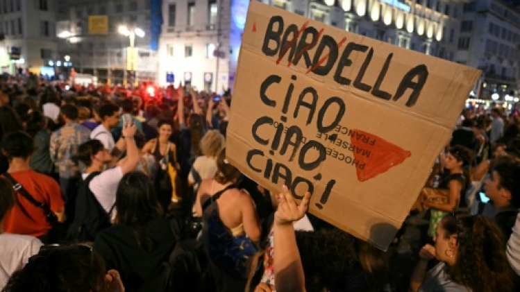 Ciao Bardella: des milliers de personnes dans la rue à Marseille