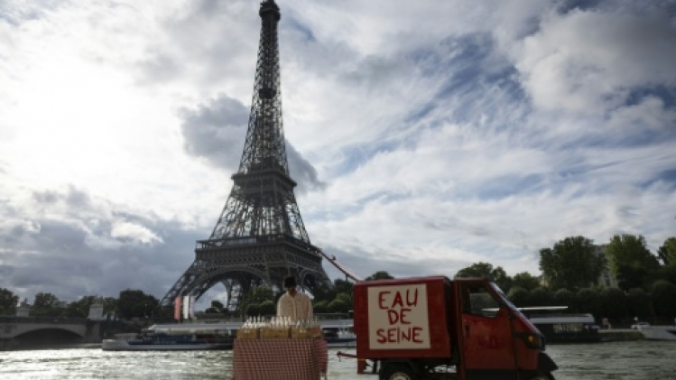 JO-2024: des bouteilles d'eau de Seine en vente pour dénoncer le coût de sa dépollution
