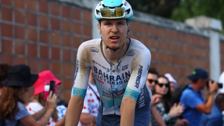 Fred Wright franchit la ligne hors délais lors de la 11e étape