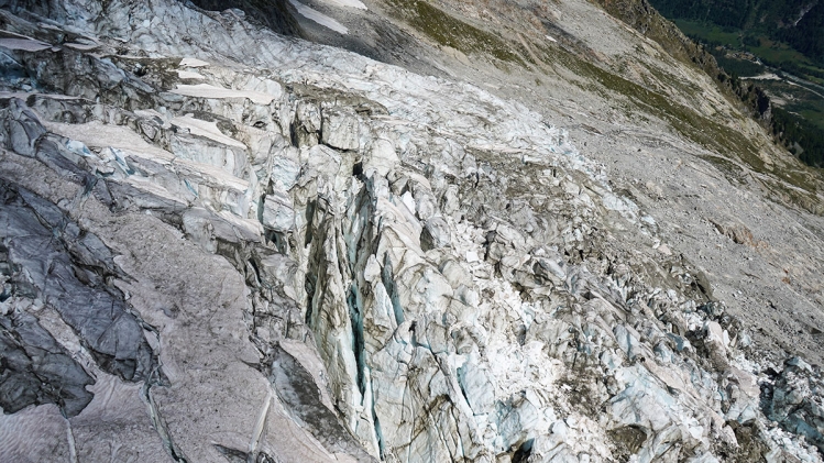 Près de 220 000 m3 de glace menacent de tomber
