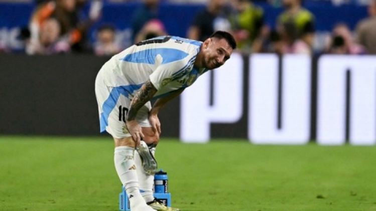 En larmes, Lionel Messi sort sur blessure pendant la finale