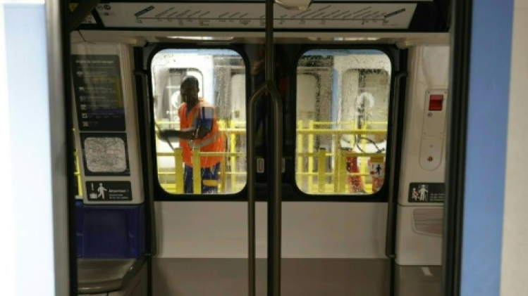 Dans les coulisses du grand lessivage du métro, défi du quotidien décuplé pour les JO