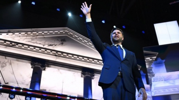 J.D. Vance fait l'éloge de sa grand-mère propriétaire d'armes à feu