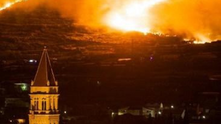 Croatie: incendie de forêt près d'une station balnéaire
