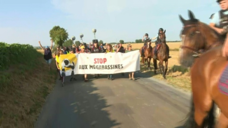 Bassines: la manifestation interdite avorte après une journée calme