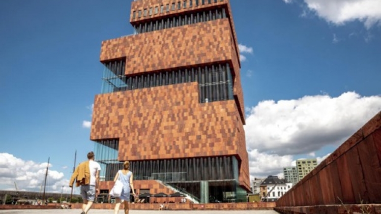 Une piscine éphémère prendra place au pied du MAS d'Anvers à partir du 28 juillet