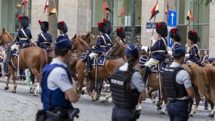 Un défilé militaire et civil haut en couleurs pour célébrer le 21 juillet