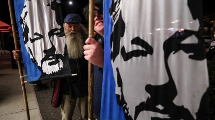 Julian Assange apparaît en famille et tout sourire sur une plage australienne