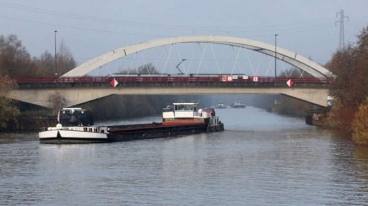 Réouverture probatoire du canal franco-belge Pommeroeul-Condé, après 32 ans d'inactivité