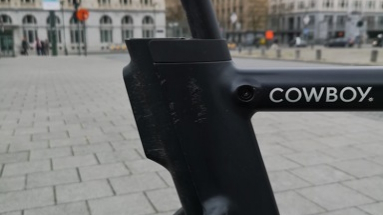 Cowboy encourage les gens à faire la course à vélo, le maire d'Amsterdam s'y oppose
