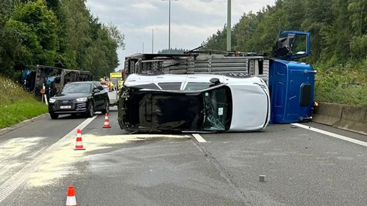 camion-renverse-e411