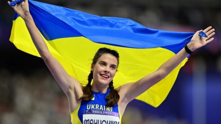 Yaroslava Mahuchikh, en or sur la hauteur, décroche le titre qui manquait à son palmarès