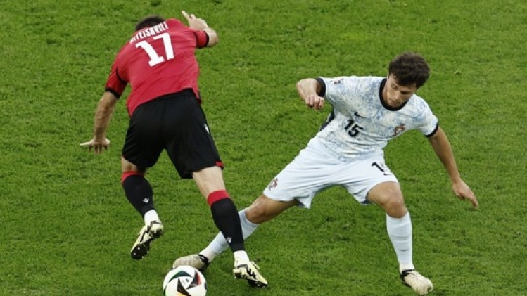 Le PSG enregistre l'arrivée du prometteur milieu portugais Joao Neves