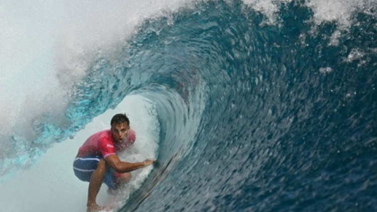 Le surfeur français Kauli Vaast champion olympique