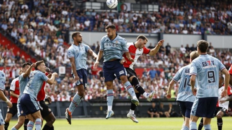 Feyenoord partage face à Willem II en ouverture de championnat, Kyan Vaesen buteur