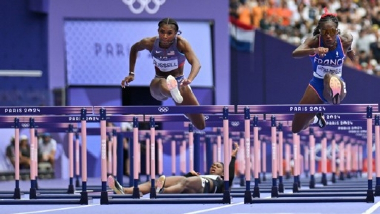 Masai Russell remporte le 100m haies sur le fil