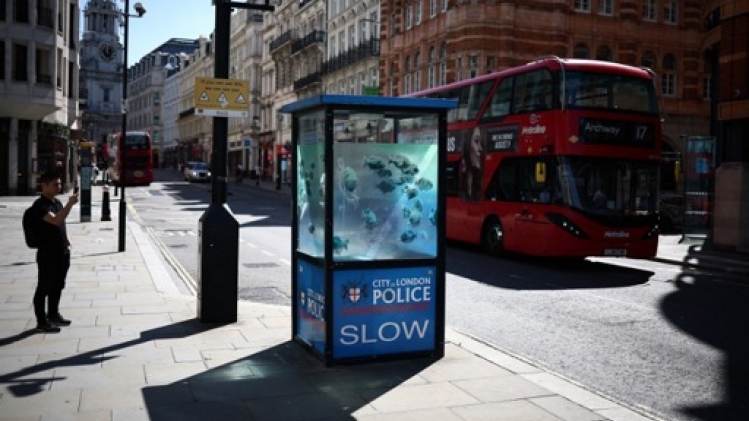 Des piranhas concluent une semaine d'œuvres animalières de Banksy à Londres