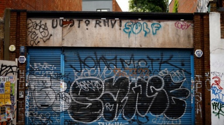 Des piranhas concluent une semaine d'œuvres animalières de Banksy à Londres