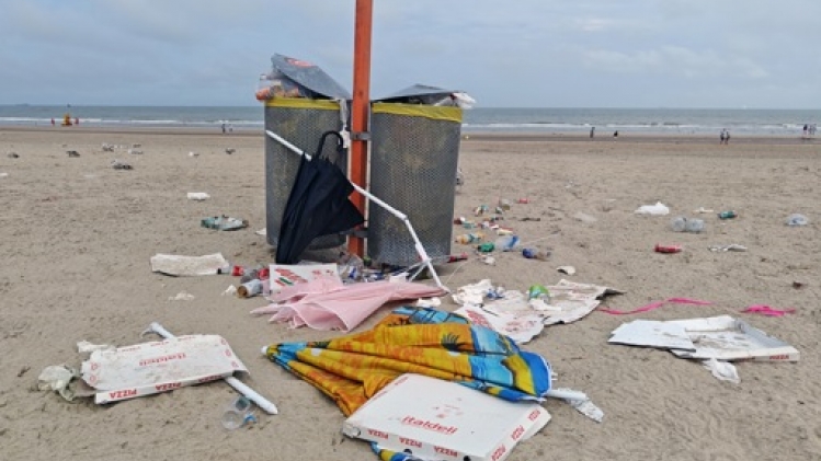 Les bourgmestres de la Côte se plaignent des déchets laissés sur les plages