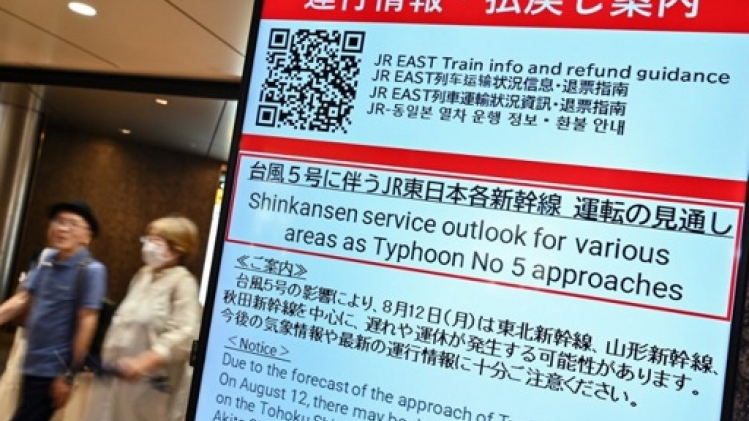 Japon: appels à la vigilance avant le passage du typhon Ampil