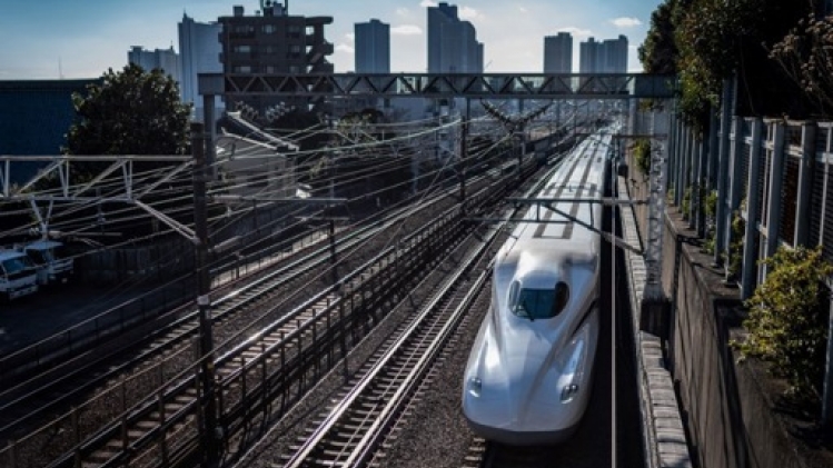 Japon: appels à la vigilance avant le passage du typhon Ampil