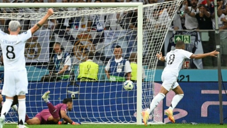 Premier match, premier but et premier titre pour Kylian Mbappé avec le Real Madrid