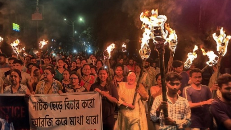 Inde: des milliers de femmes manifestent après le viol et le meurtre d'une soignante