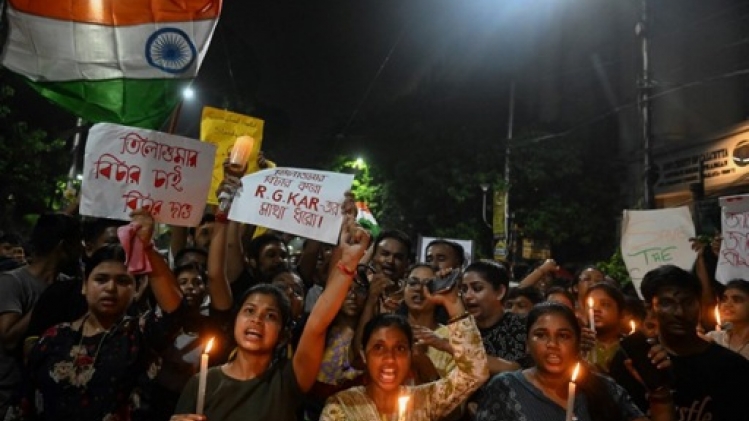 Inde: des milliers de femmes manifestent après le viol et le meurtre d'une soignante
