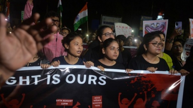 Inde: des milliers de femmes manifestent après le viol et le meurtre d'une soignante