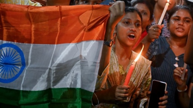Inde: des milliers de femmes manifestent après le viol et le meurtre d'une soignante