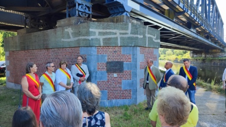 Une plaque pour commémorer les victimes de la catastrophe du pont de Luttre, 50 ans après