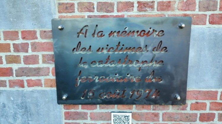 Une plaque pour commémorer les victimes de la catastrophe du pont de Luttre, 50 ans après