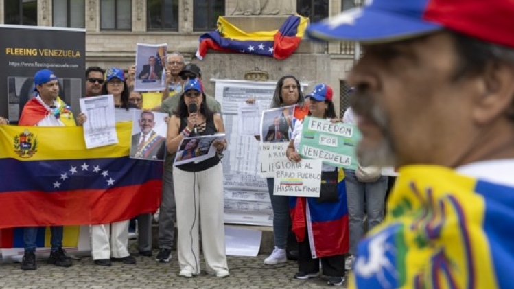 Environ 250 Vénézuéliens dénoncent, à Bruxelles, le résultat de l'élection présidentielle