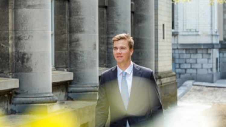 Le prince Gabriel, second dans l'ordre de succession au trône, fête ses 21 ans