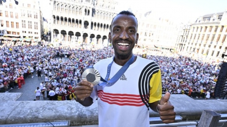 Bashir Abdi, Fabio Van den Bossche, Tim Brys et les athlètes gantois fêtés à Gand dimanche