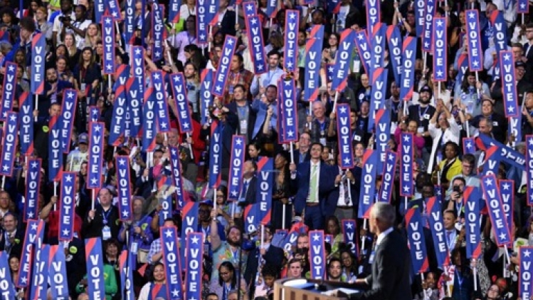 Yes, she can, les Obama saluent en Harris l'espoir des démocrates