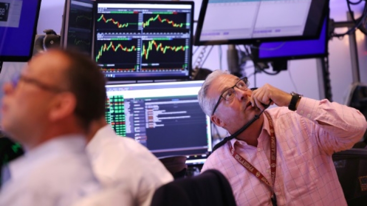 Wall Street ouvre en ordre dispersé, sereine avant Powell (Fed)