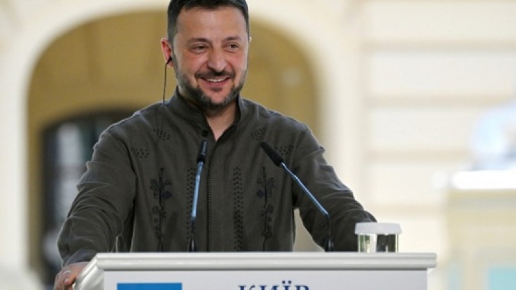 Zelensky dévoile un nouveau modèle de drone missile ukrainien